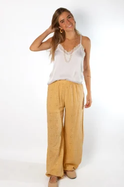 Pantalón Lino Troquelado Amarillo